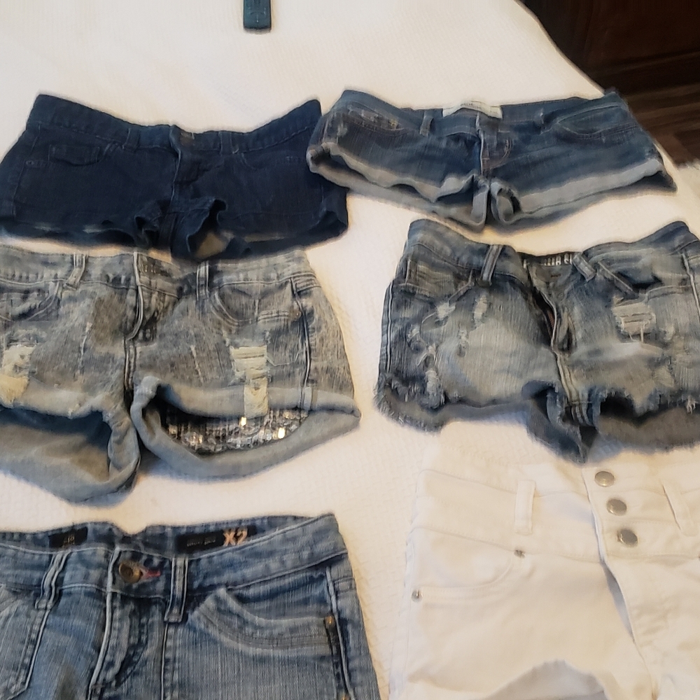 Shorts small
